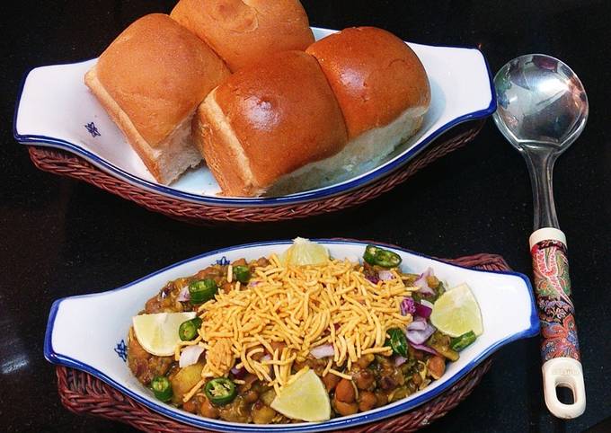Easiest Way to Prepare Ultimate Misal Pav
