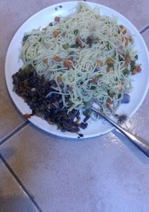A picture of Spaghetti with green grams(ndengu).