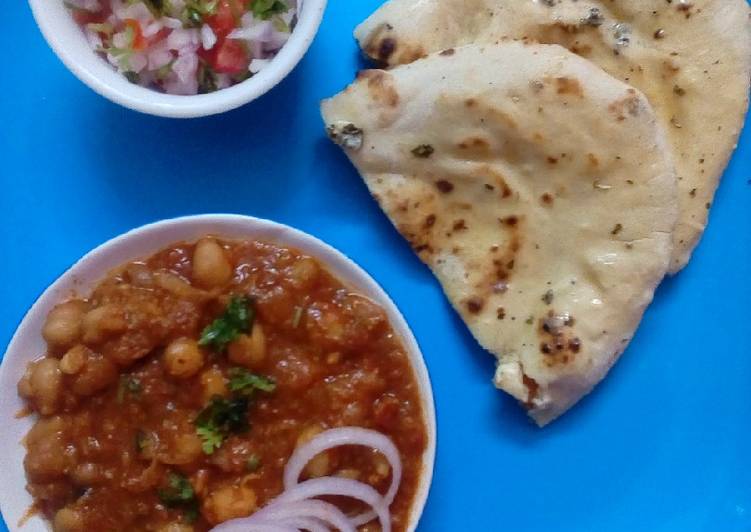 Recipe of Favorite Chhole with stuffed naan