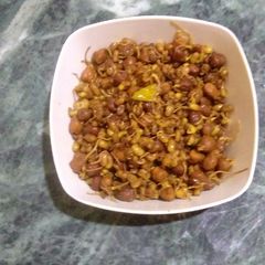 Sprouted chana and moong A picture of Sprouted chana and moong.