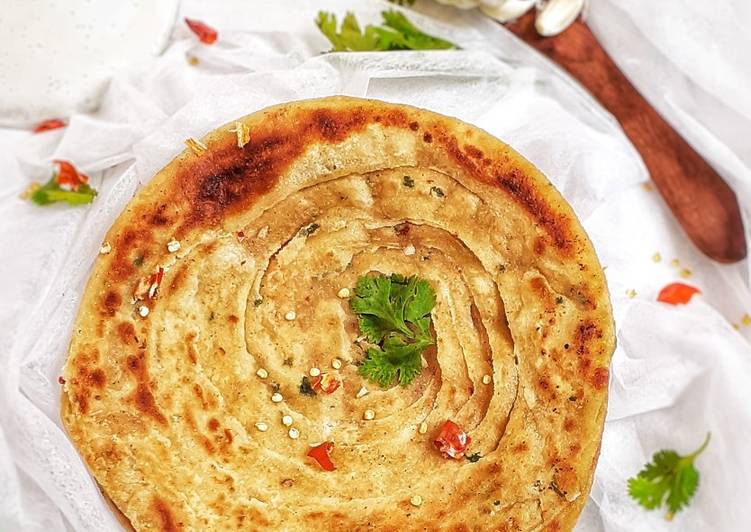 Recipe of Quick Garlic lachha paratha