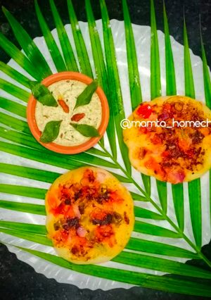 રવા ઉત્તપમ (Rava Uttapam Recipe In Gujarati) રેસીપી મુખ્ય ફોટો