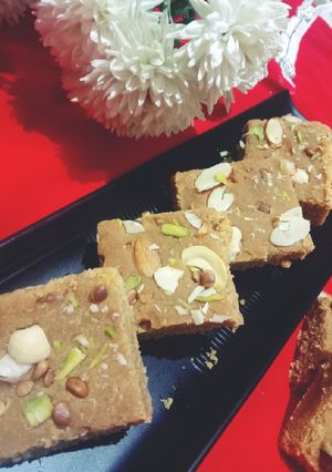 A picture of Besan mithai.