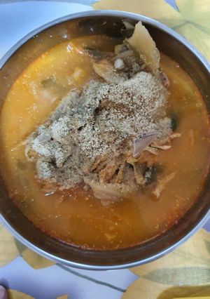 Hình của món Canh xương heo (뼈다귀).