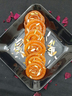 कुरकुरी रसीली जलेबी (kurkuri rasili jalebi recipe in Hindi) रेसिपी मुख्य फोटो