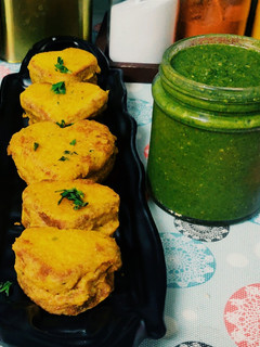 स्टफ्ड ब्रेड पकौड़ा (Stuffed Bread pakoda recipe in Hindi) रेसिपी मुख्य फोटो