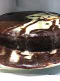 Pastel de chocolate con manzana verde y queso doble crema con harina de almendra