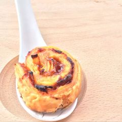 A picture of Onion Sambal Puff Pastry Pinwheels.