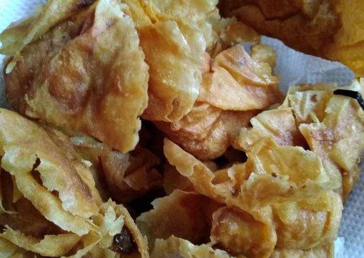 Pangsit goreng isi tahu udang