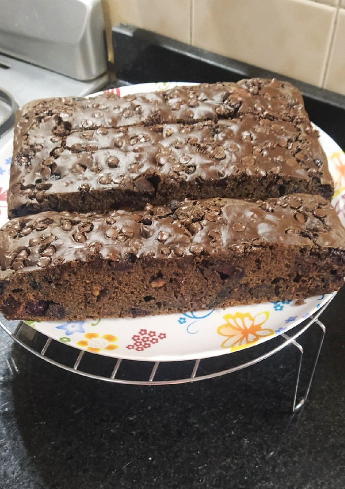 Una foto de Budín de chocolate y cerezas sin azúcar y sin manteca