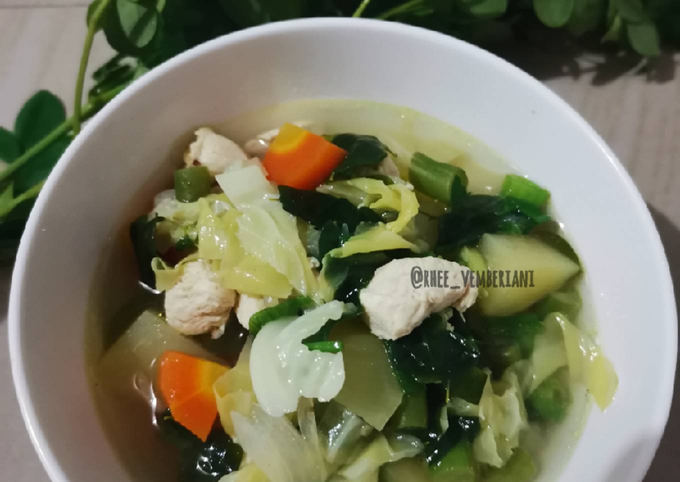 Sop Ayam Daun Kelor