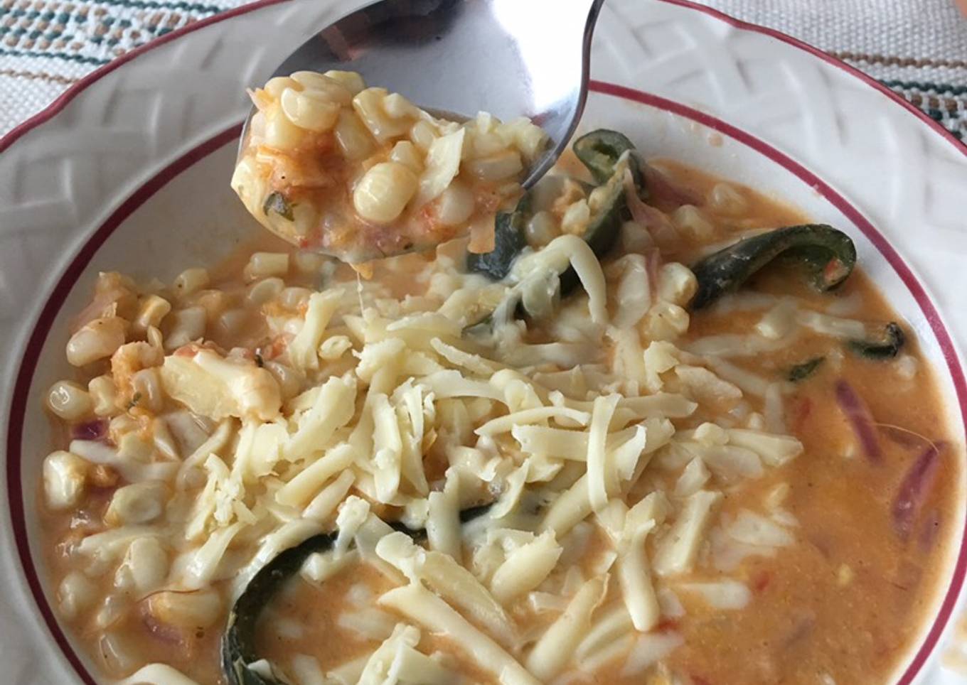 Sopa de elote y chile poblano