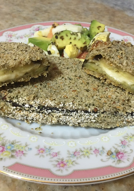 Una foto de Milanesas de berenjenas rellenas