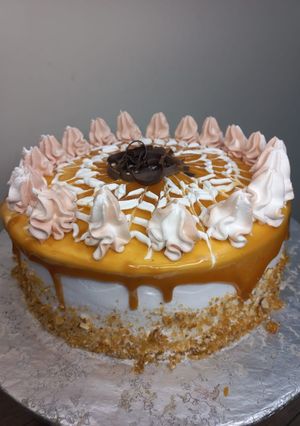 A picture of Caramel crunch cake 🎂🎂🎂.