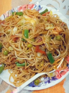 स्पाइसी नूडल्स (spicy noodles recipe in Hindi) रेसिपी मुख्य फोटो