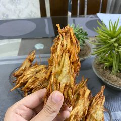 A picture of Ramadan special crispy potato Coated chicken.