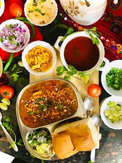 मिसल पाव(misal pav recipe in hindi) रेसिपी मुख्य फोटो