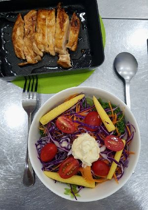 Hình của món Salad & Gà sốt teriyaki.