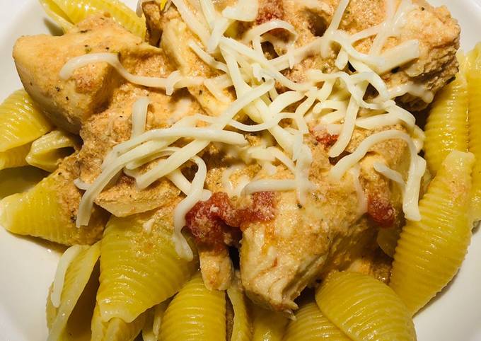 Step-by-Step Guide to Make Any-night-of-the-week Crockpot Creamy Tomato 🍅 Chicken 🐔