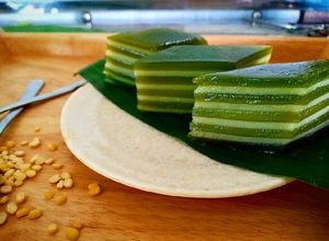 Hình của món Bánh da lợn đậu xanh lá dứa.