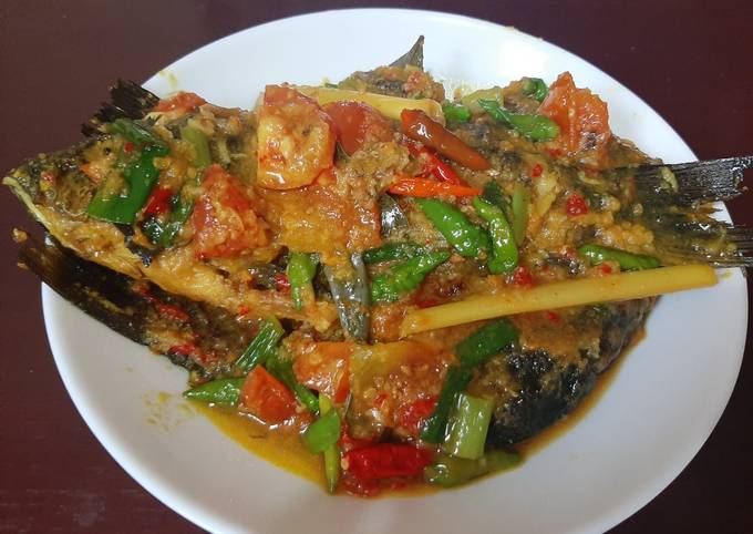 Resep Ikan mas bumbu kuning (pesmol) simpel Anti Gagal