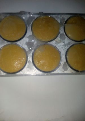 A picture of Coco-mango popsicles.