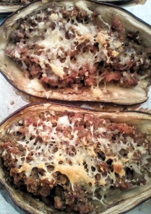 Una foto de Berenjenas rellenas de carne al horno