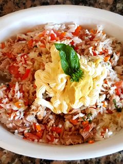 Una foto de Arroz con atún