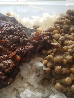 Una foto de Hígado con cebolla y pimentón