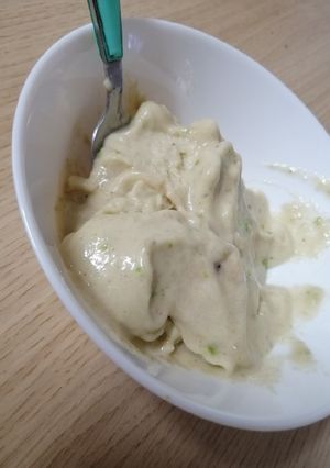 Una foto de Helado natural dietético de manzana, plátano y yogur desnatado 🍏🍌🍐