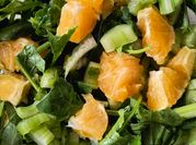 Una foto de ensalada de apio