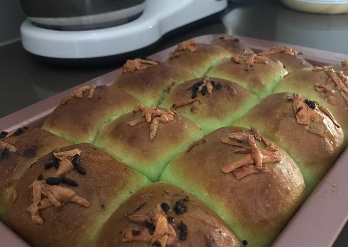 Recipe of Perfect Pandan Milk Bread with Banana Choc Cheese Fillings