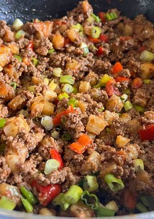 A picture of Skillet potatoes & ground beef.