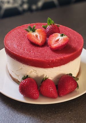 Egyszerű sajt torta sütés nélkül recept fotója