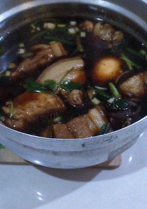 รูปของ ไข่พะโล้และสามชั้น