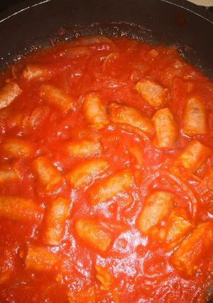 Una foto de Salchichas con tomate