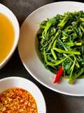 Rau Muống Luộc Xanh Rờn Chấm Mắm Tỏi