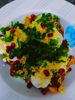 ખસ્તા કચોરી (Khasta Kachori Recipe In Gujarati) રેસીપી મુખ્ય ફોટો