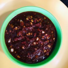 A picture of Schezwan Chutney.