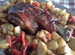 Una foto de Paletilla de cochinillo al horno
