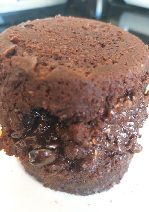 Una foto de Mug cake de cacao y avena 😋 (sin azúcar, grasa ni harina)