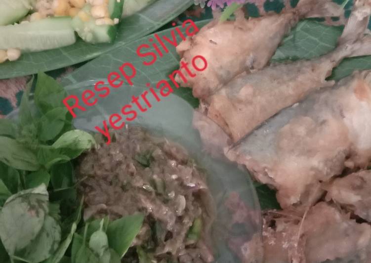 Ikan asin tepung sambal korek