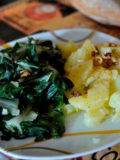 Una foto de Acelgas con patatas aderezado con pimentón rojo dulce y AOVE