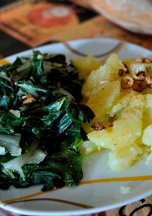 Foto principal de Acelgas con patatas aderezado con pimentón rojo dulce y AOVE