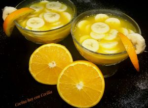 Foto principal de Postre individual de banana y zumo de naranja