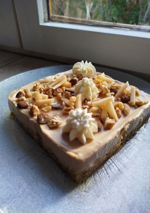 Une photo de Cheesecake caramel beurre salé pommes et noix