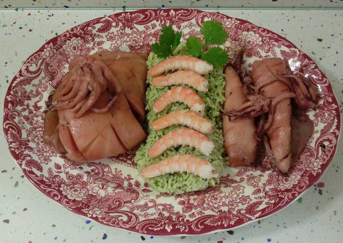 Foto principal de Calamares y chocos al rosado y arroz con cilantro y langostinos