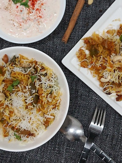 વેજ દમ બિરયાની (Veg Dum Biryani Recipe In Gujarati) રેસીપી મુખ્ય ફોટો