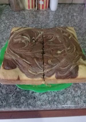 Una foto de Bizcochuelo marmolado de naranja y chocolate
