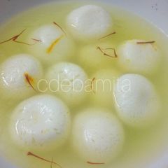 A picture of Rasgulla without sugar.
